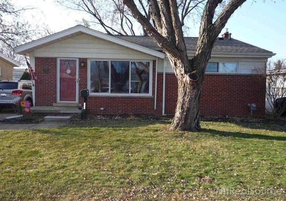 1269 N Selfridge Blvd, Clawson, MI 48017 - photo 1