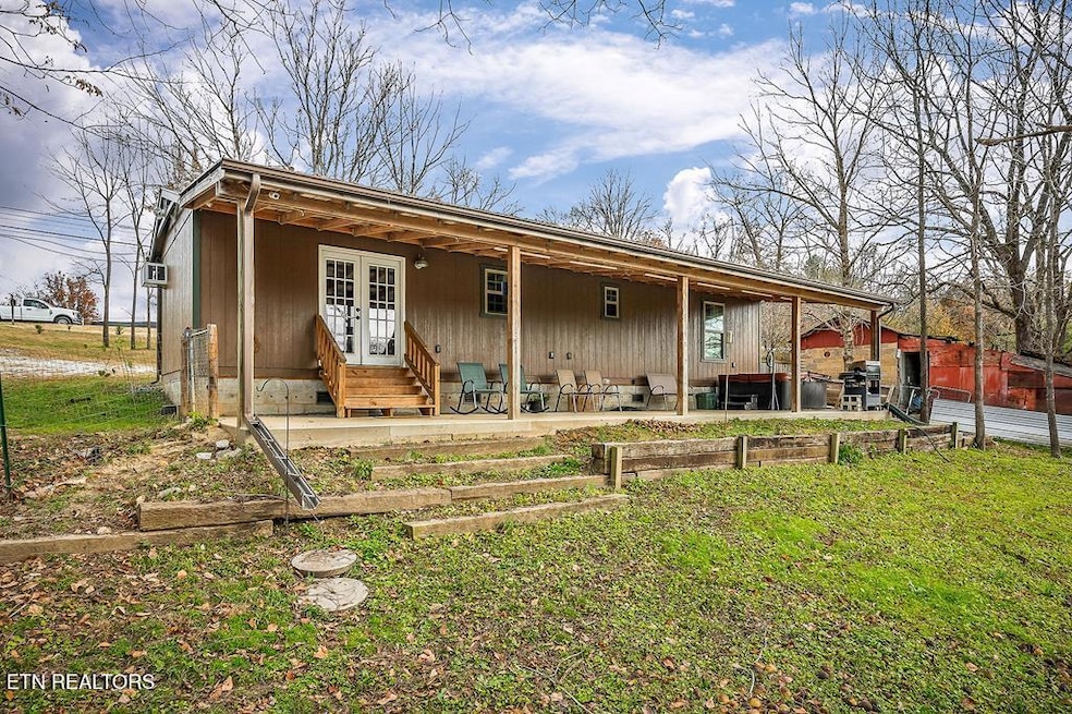 301 W Everett St, Sparta, TN 38583 - photo 1