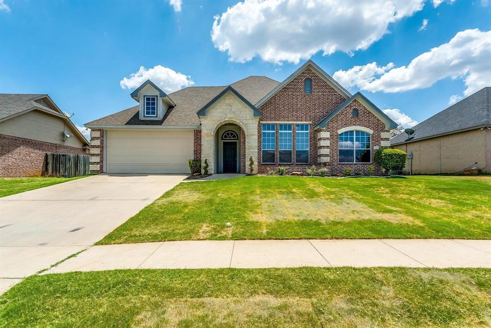 721 Ridgeway Blvd, Weatherford, TX 76086 - photo 1