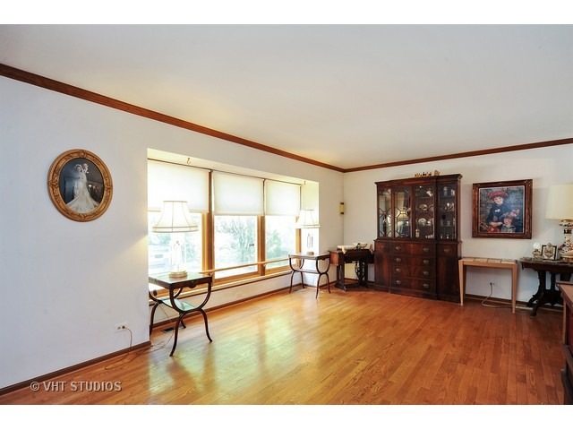 2527 Happy Hollow Rd, Glenview, IL 60026 - photo 1