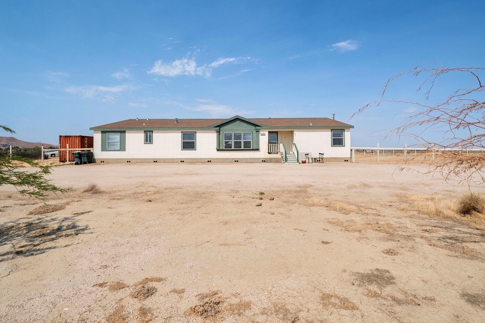 5543 Holiday Ave, Rosamond, CA 93560 - photo 1