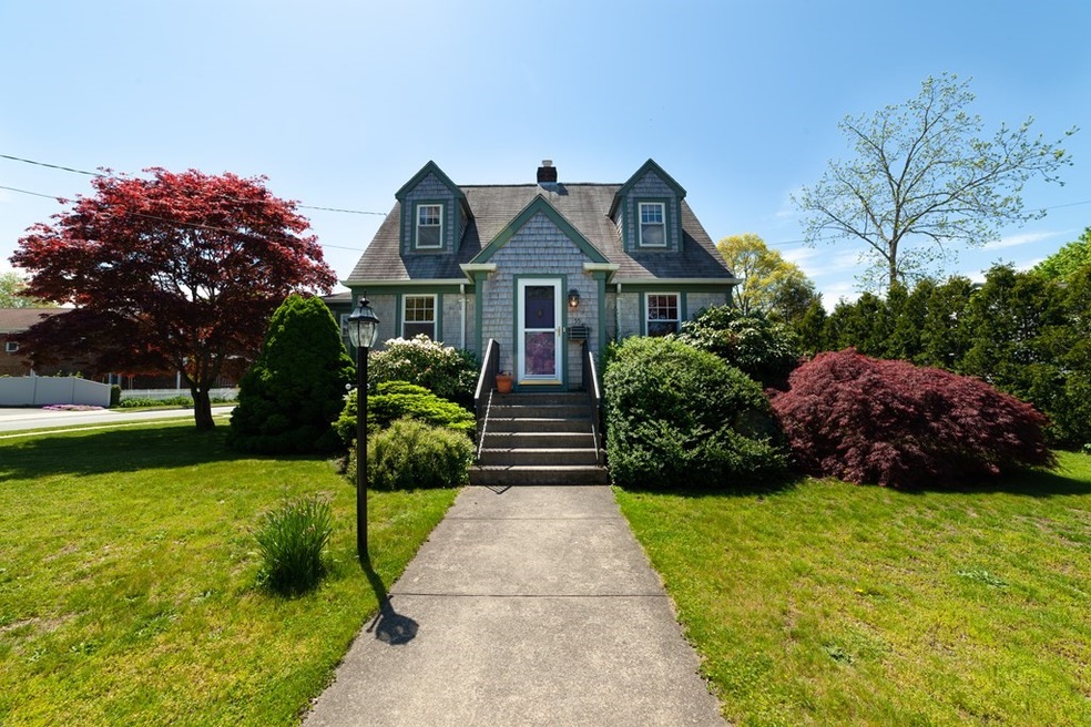 55 Massasoit Ave, Fairhaven, MA 02719 - photo 1