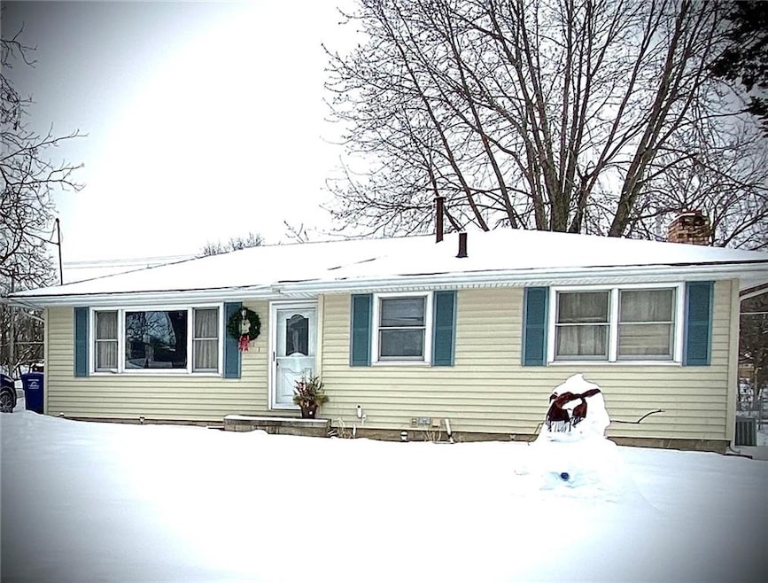 3111 E Clinton Ave, Des Moines, IA 50317 - photo 1