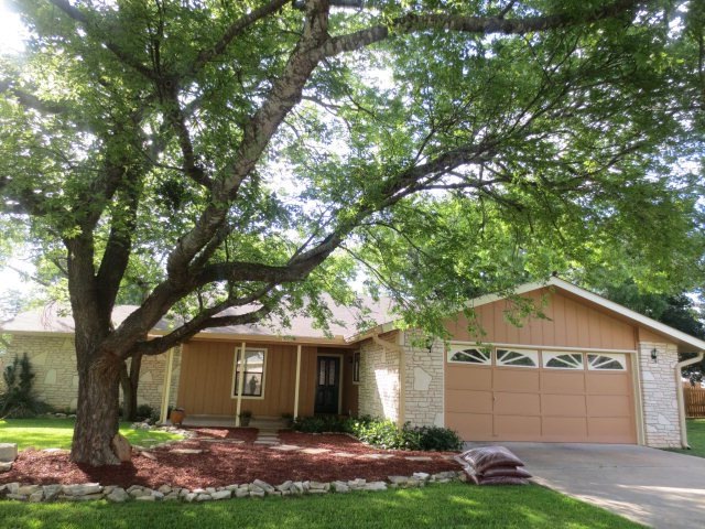 606 Kristofer St, Fredericksburg, TX 78624 - photo 1