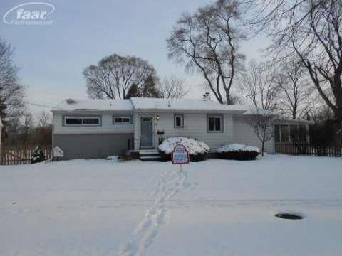 444 Crestview St, Flushing, MI 48433 - photo 1