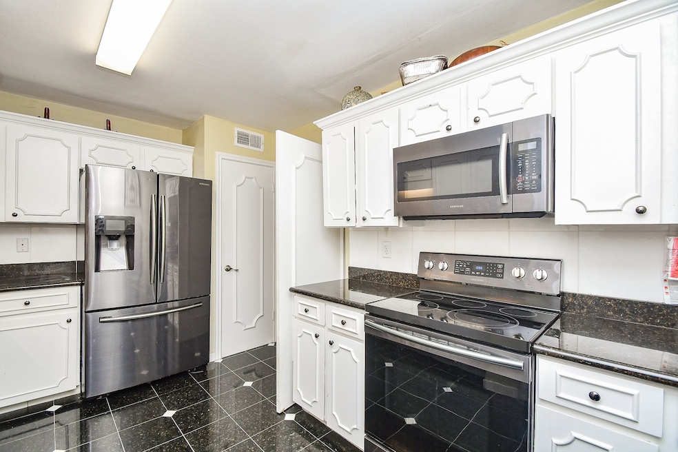 Beautifully updated Kitchen with Granite Counters