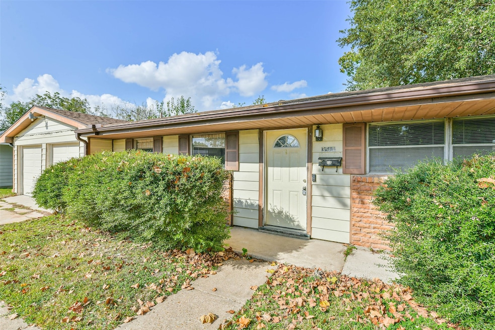 3517 Tanglebriar Dr, Pasadena, TX 77503 - photo 1