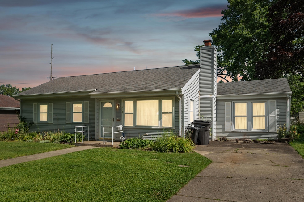 103 Buckeye St, Three Oaks, MI 49128 - photo 1