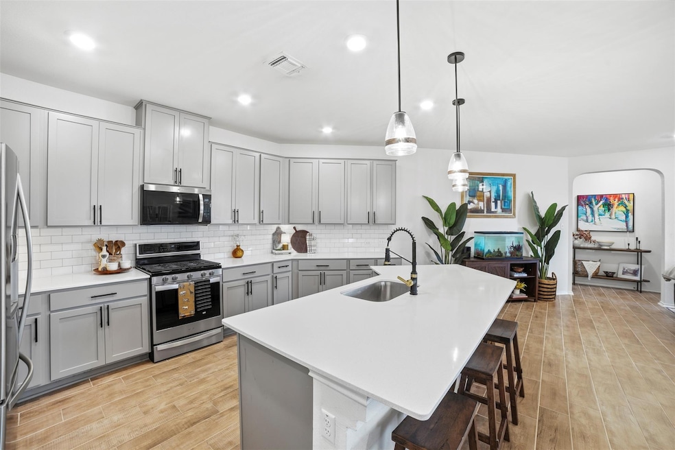 517 Lady Swiss Ln, Hutto, TX 78634 - photo 1