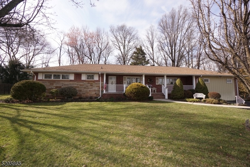 67 Lefferts Ln, Clark, NJ 07066 - photo 1