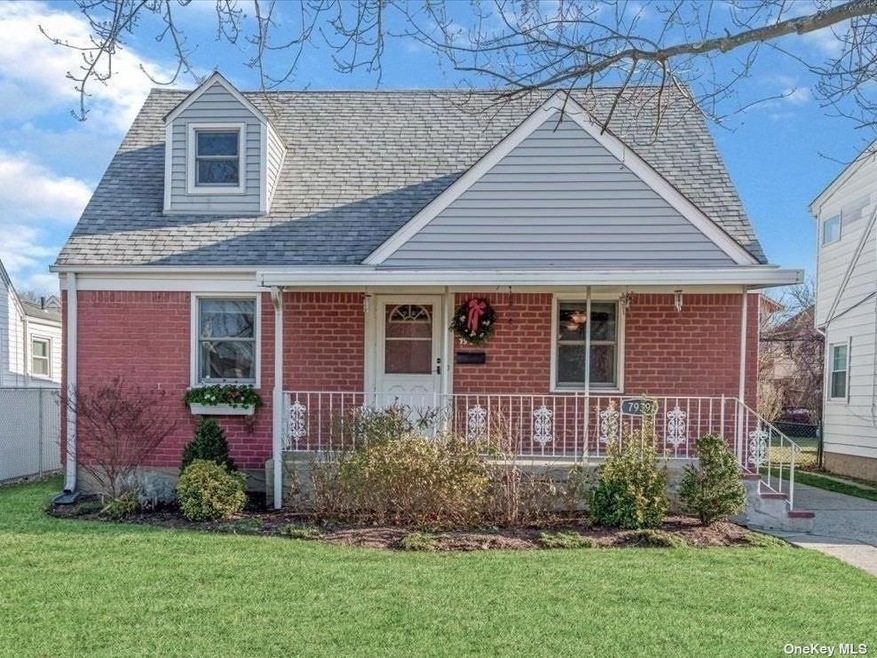 7939 267th St, Glen Oaks, NY 11004 - photo 1