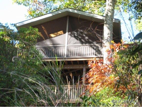 Has MTN & Lake Views!