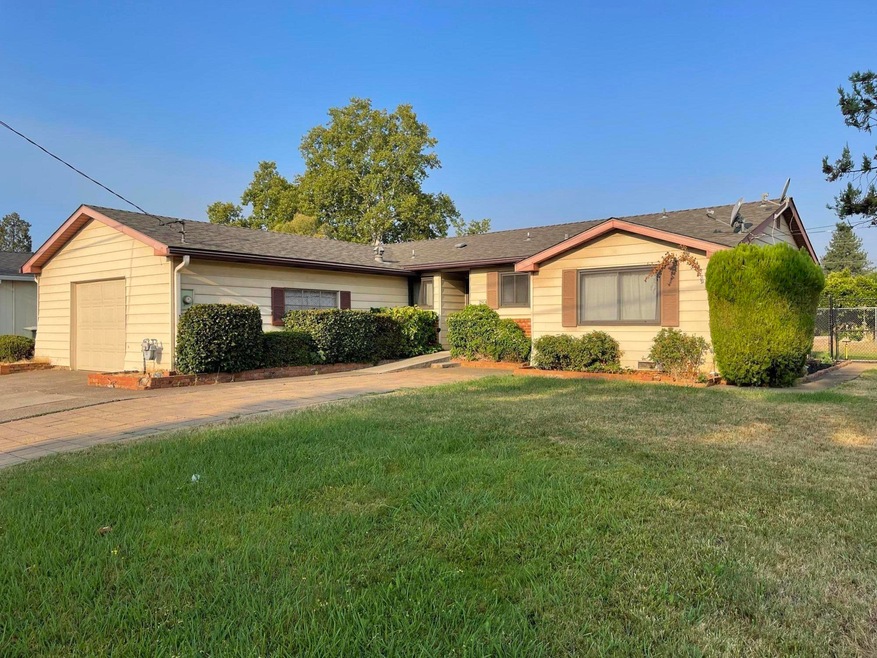 2914 Shasta View Dr, Redding, CA 96002 - photo 1