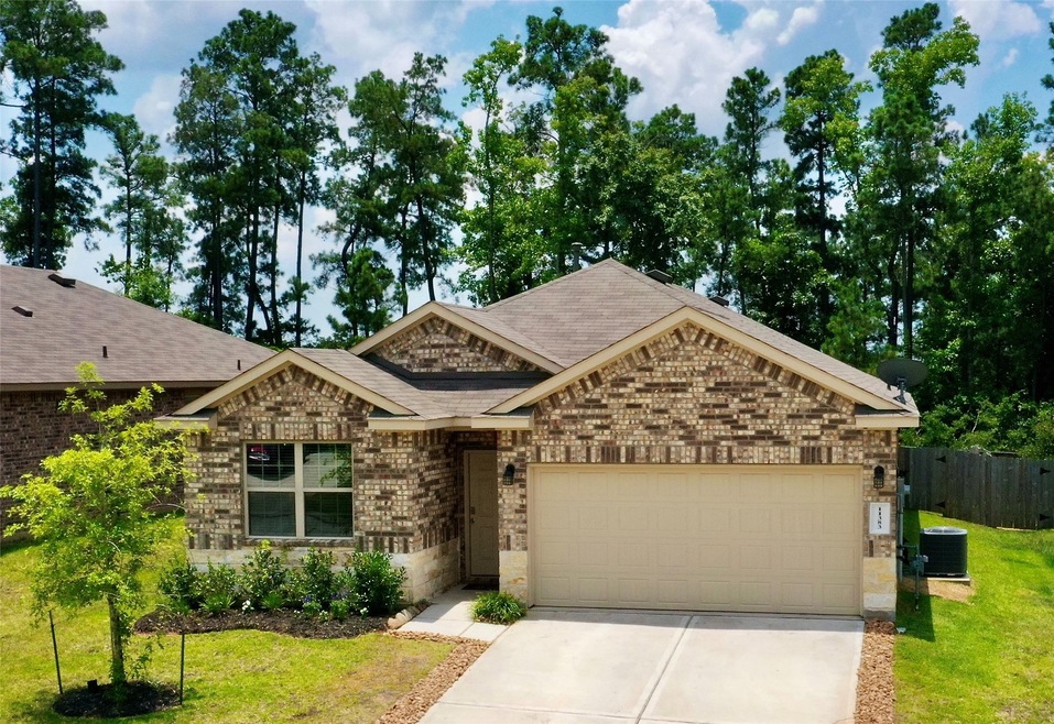 Welcome to 11383 Dawn Beach, in beautiful Water Crest on Lake Conroe!