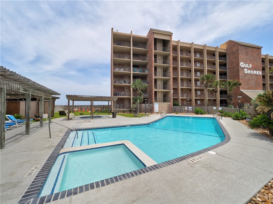 Resort-style swimming pool with Shallow wading sec