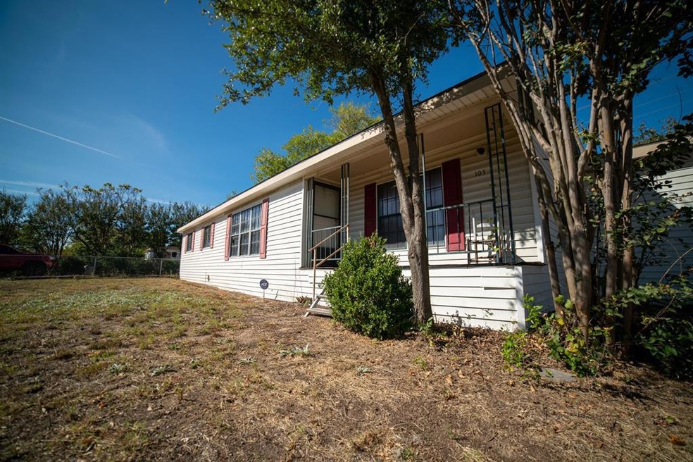 105 Angela St, Azle, TX 76020 - photo 1