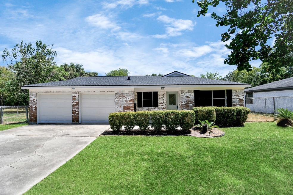 4314 Linda Ln, Alvin, TX 77511 - photo 1
