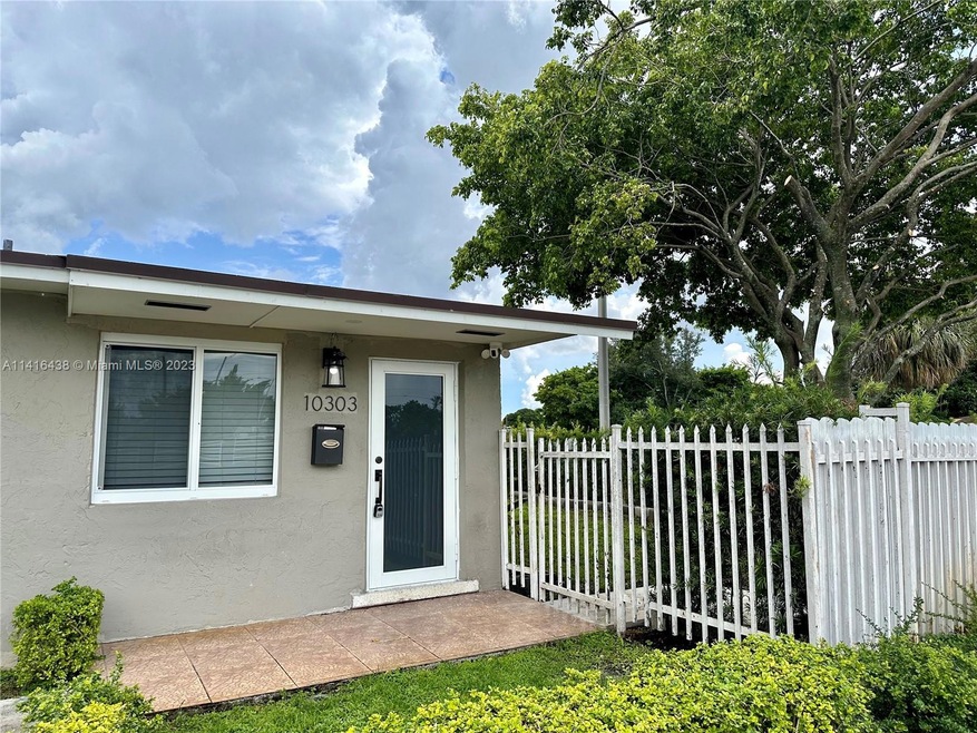 10303 NW 35th Place unit 10303, Miami, FL 33147 - photo 1