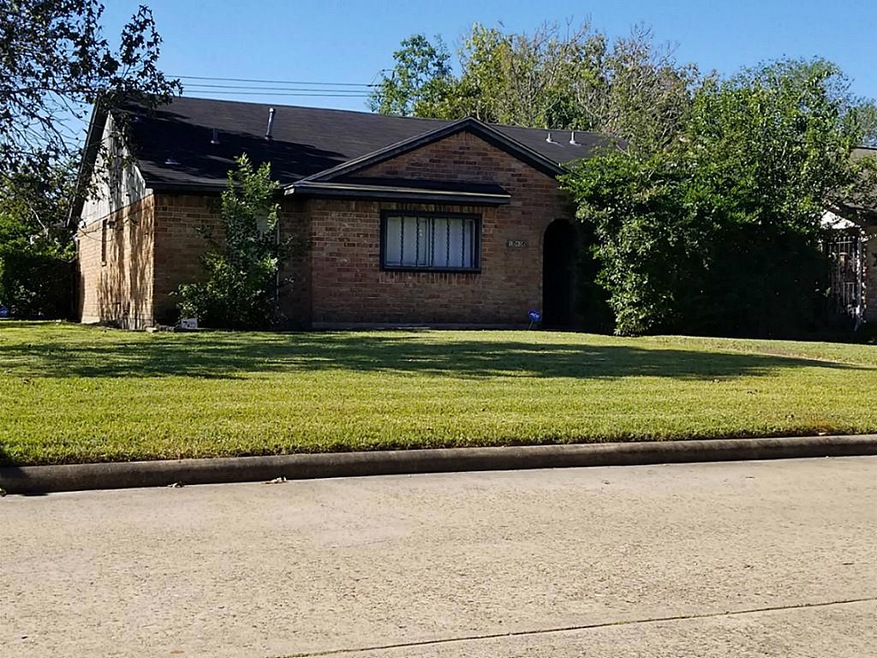 10930 Twig Dr, Houston, TX 77089 - photo 1