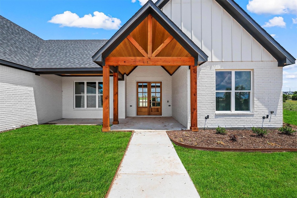 1039 Eagles Bluff Dr, Weatherford, TX 76087 - photo 1