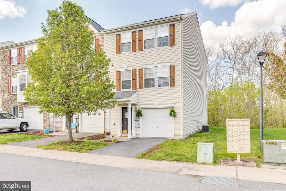 327 Scarboro Dr, Bunker Hill, WV 25413 - photo 1