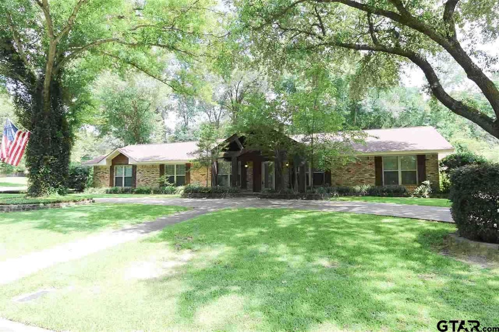 820 820 Barclay Dr, Tyler, TX 75703 - photo 1