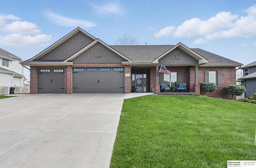 8153 Swallowtail St, Papillion, NE 68046 - photo 1