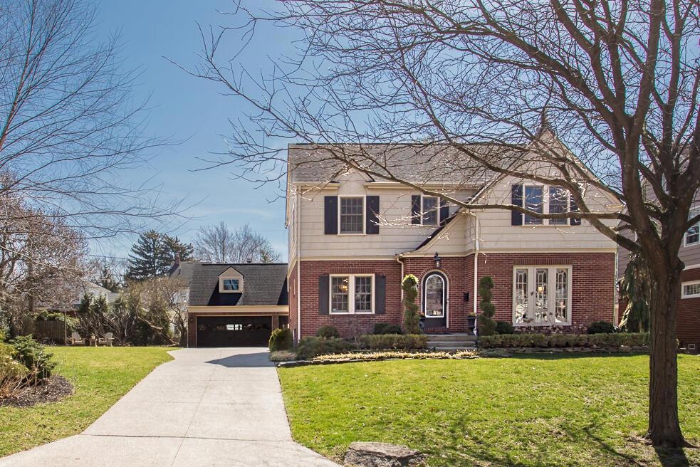 211 Irving Way W, Columbus, OH 43214 - photo 1