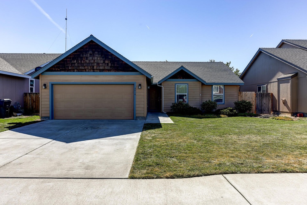 2016 NW Joshua Tree Ct, Redmond, OR 97756 - photo 1