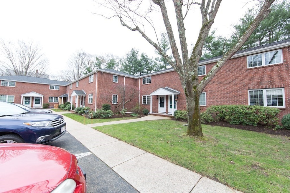 63 Linden St unit 7, Wellesley, MA 02482 - photo 1