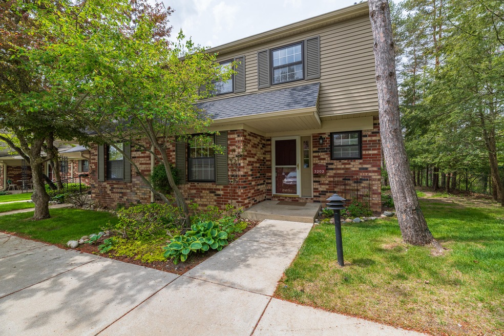 3202 Greenleaf-1