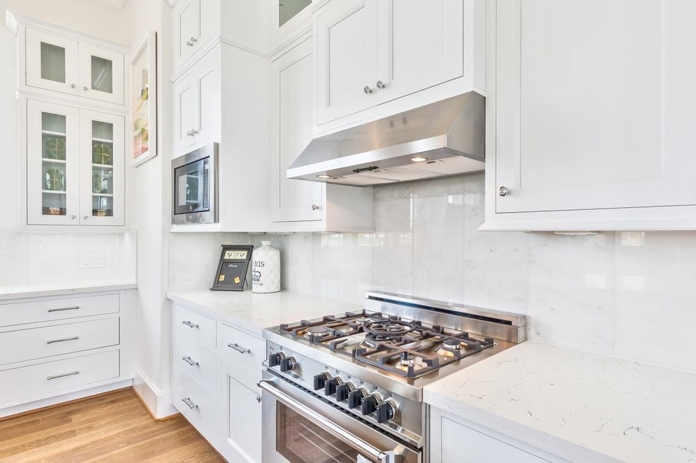 Similar kitchen and finishes