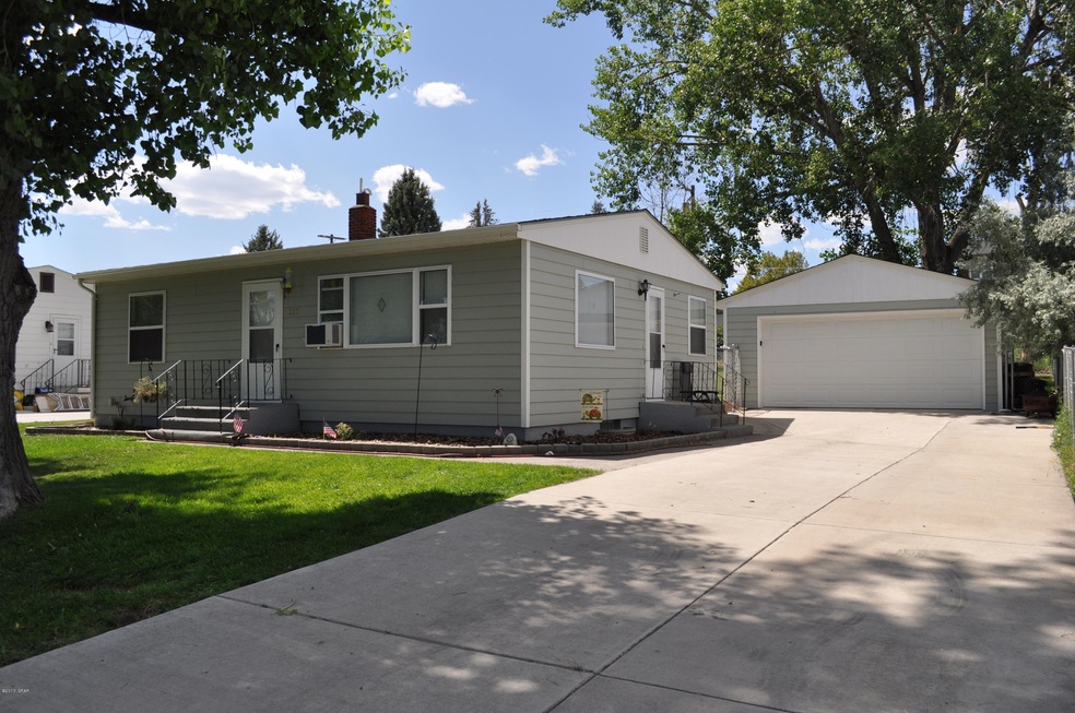 Exterior-Maintenance Free
