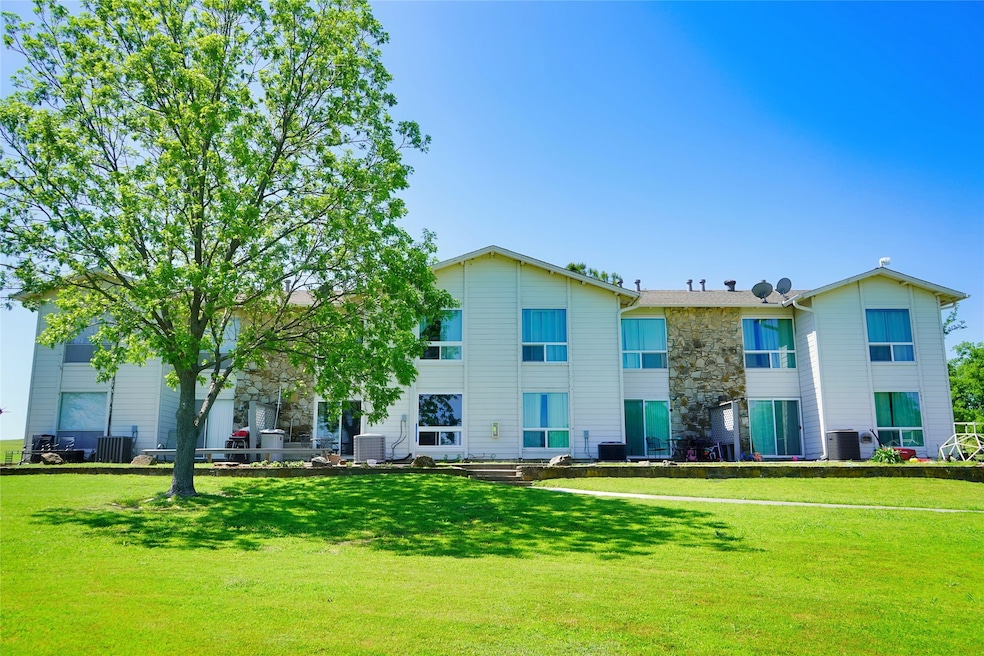 100 Harbor Dr unit 102, Bridgeport, TX 76426 - photo 1