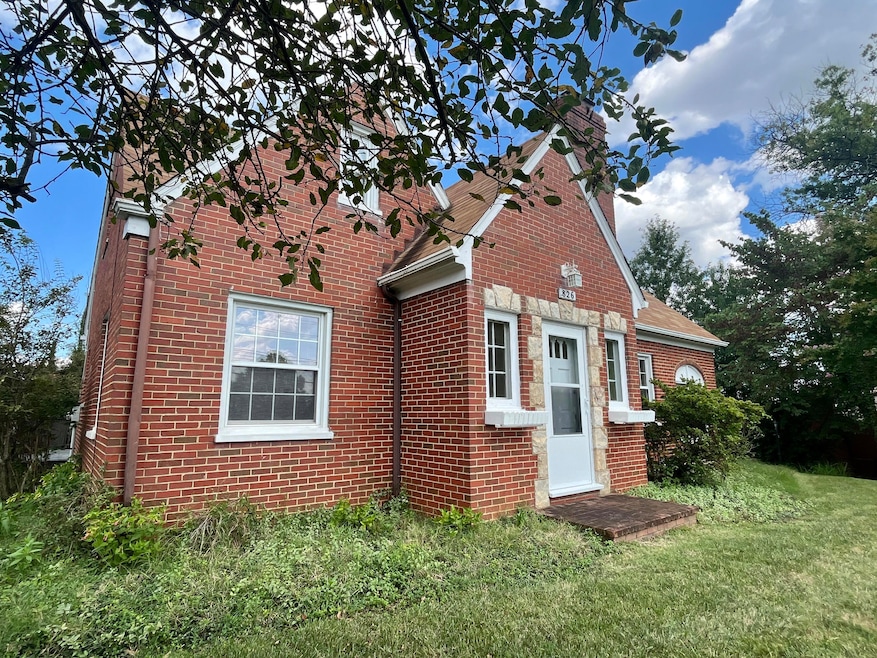 826 Red Ln, Salem, VA 24153 - photo 1