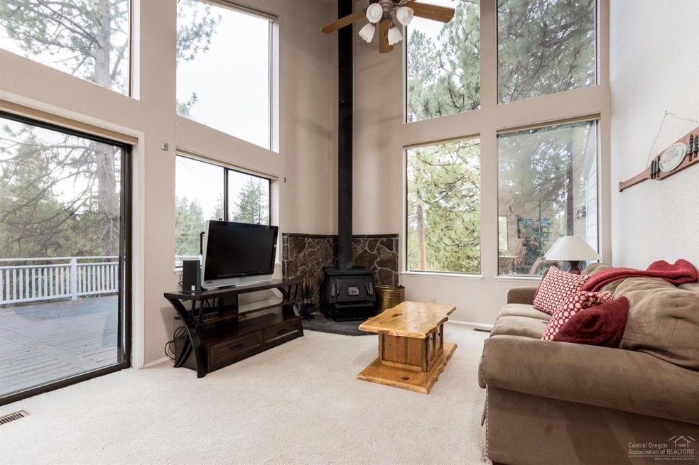 17718 Warbler Ln E, Sunriver, OR 97707 - photo 1