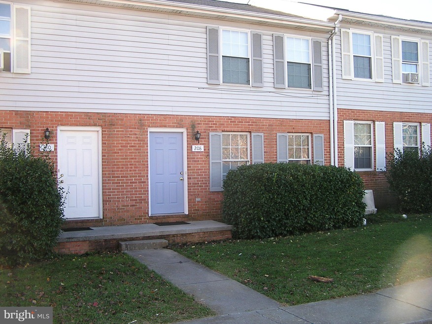 208 Nottoway Dr, Stephens City, VA 22655 - photo 1