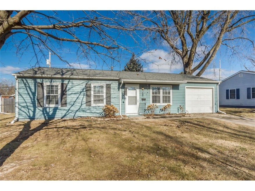 920 Valleyview Dr, Marion, IA 52302 - photo 1