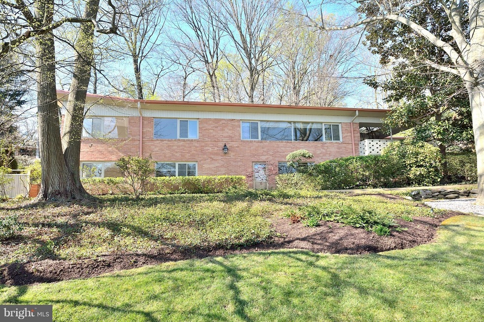 6202 Waterway Dr, Falls Church, VA 22044 - photo 1