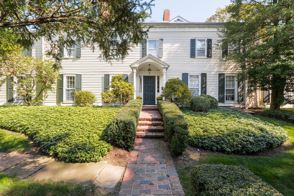 441 Round Hill Rd, Greenwich, CT 06831 - photo 1