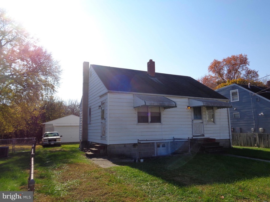 809 N Woodlynn Rd, Essex, MD 21221 - photo 1