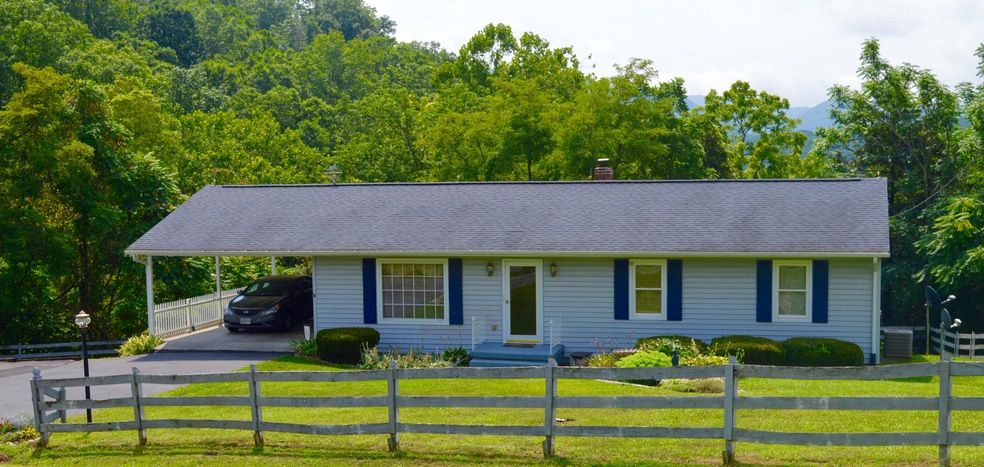 1936 Old Buena Vista Rd, Buena Vista, VA 24416 - photo 1