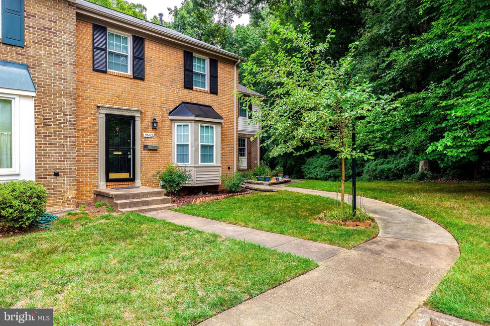 9602 Lindenbrook St, Fairfax, VA 22031 - photo 1