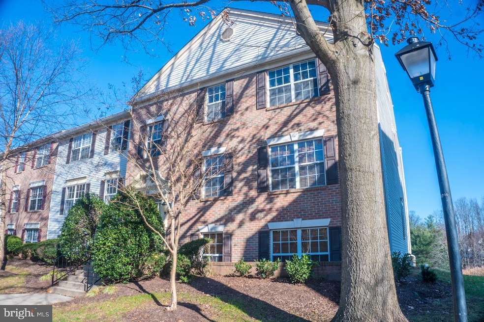 12100 Greenway Ct unit 201, Fairfax, VA 22033 - photo 1
