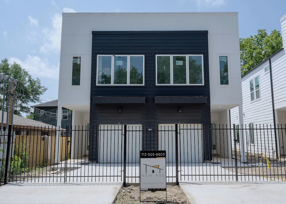 221 Oriole St unit B, Houston, TX 77018 - photo 1