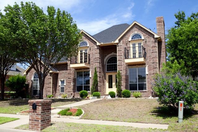 Beautiful Executive Custom Home secluded in Lake R