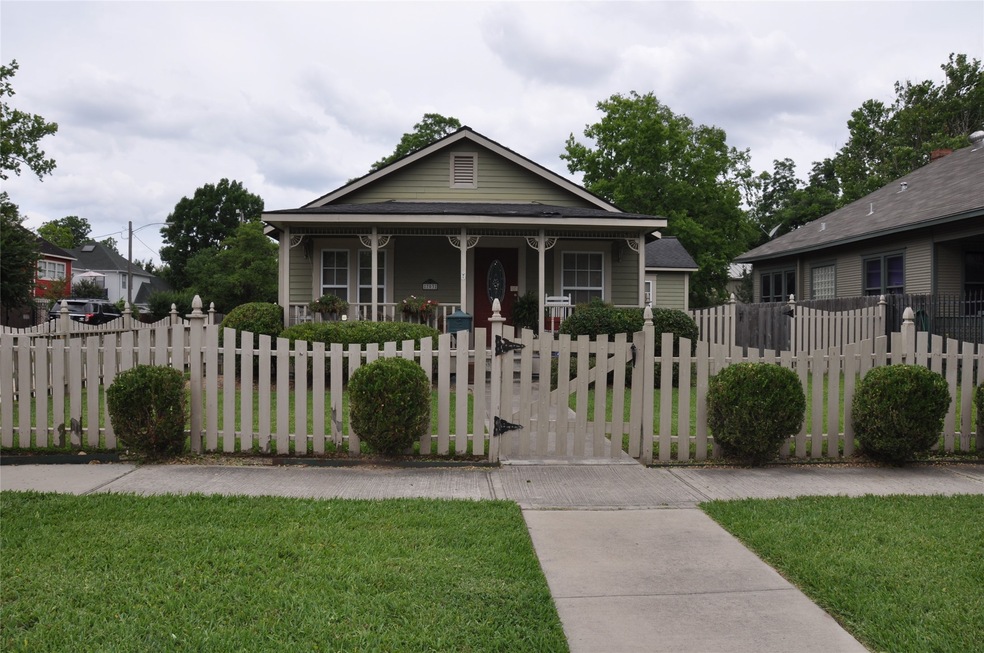 703 Cortlandt St, Houston, TX 77007 - photo 1