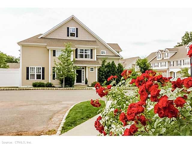 1 Park Place Cir unit 1, West Hartford, CT 06110 - photo 1