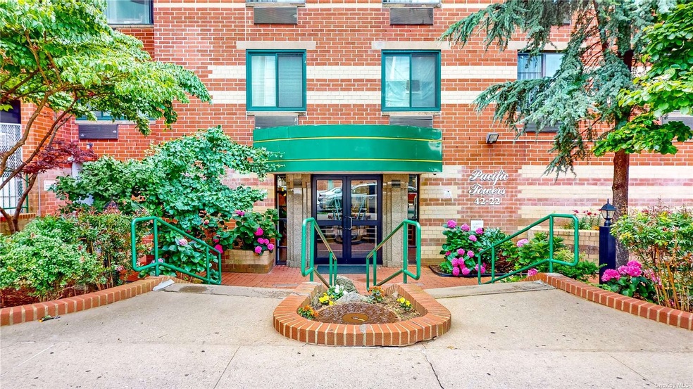 42-22 Union St unit 7C, Flushing, NY 11355 - photo 1