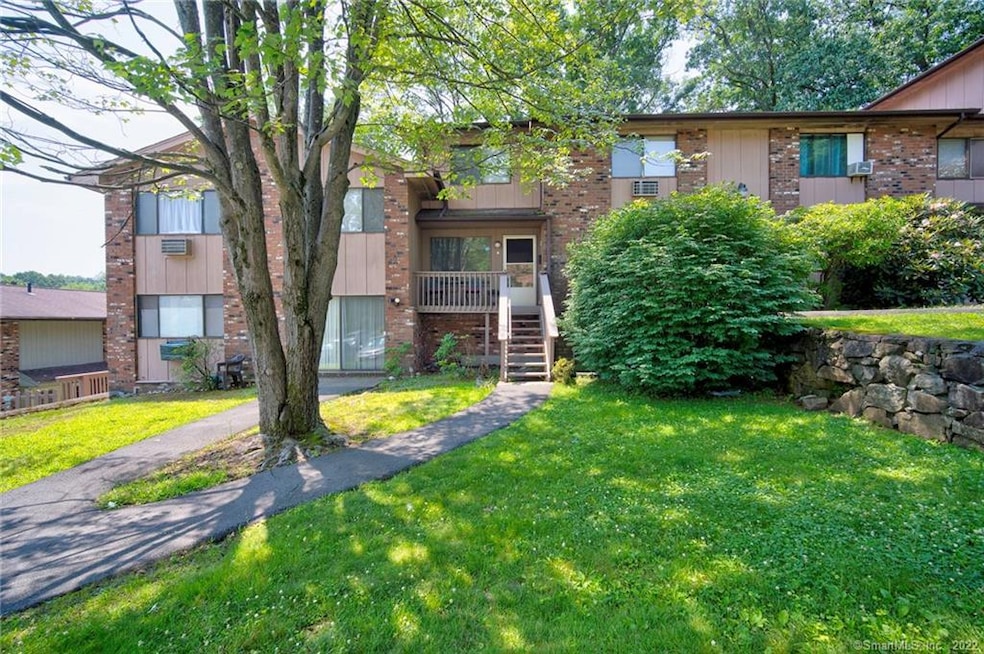 203 Kaynor Dr unit B, Waterbury, CT 06708 - photo 1